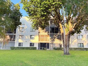 3138 Via Poinciana 306, Lake Worth FL 33467