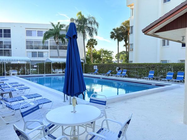 3138 Via Poinciana 306, Lake Worth FL 33467