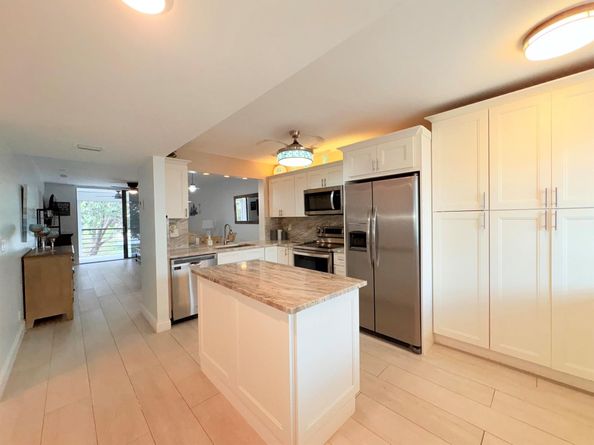 3138 Via Poinciana 306, Lake Worth FL 33467