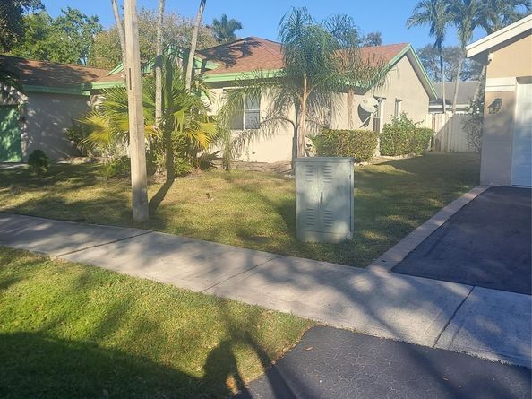 1424 NW 49th Ave, Coconut Creek FL 33063