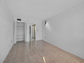 7300 NW 17th St 203, Plantation FL 33313