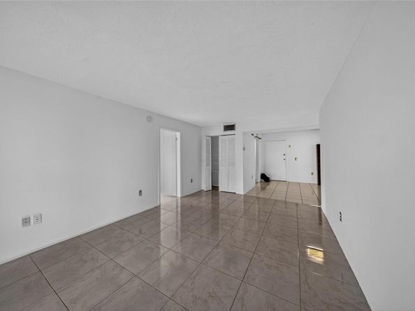 7300 NW 17th St 203, Plantation FL 33313