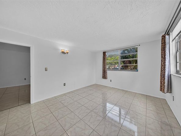 7300 NW 17th St 203, Plantation FL 33313