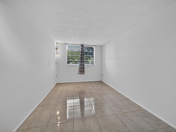 7300 NW 17th St 203, Plantation FL 33313