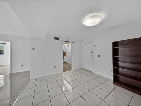 7300 NW 17th St 203, Plantation FL 33313