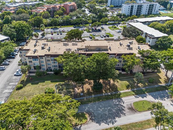 7300 NW 17th St 203, Plantation FL 33313