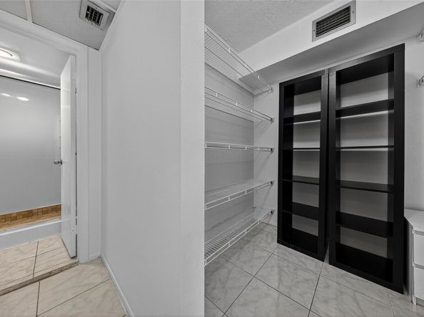 7300 NW 17th St 203, Plantation FL 33313