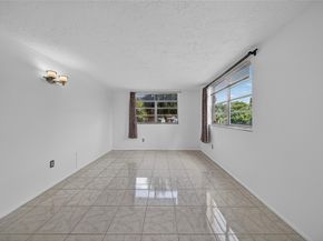 7300 NW 17th St 203, Plantation FL 33313