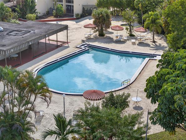 7300 NW 17th St 203, Plantation FL 33313