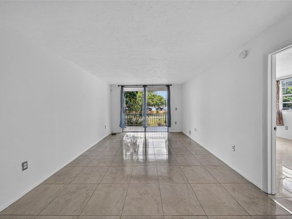 7300 NW 17th St 203, Plantation FL 33313