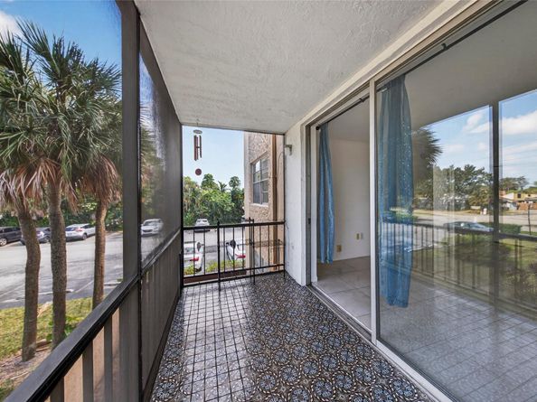 7300 NW 17th St 203, Plantation FL 33313