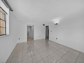 7300 NW 17th St 203, Plantation FL 33313