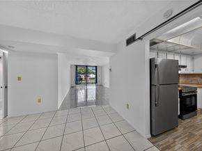 7300 NW 17th St 203, Plantation FL 33313