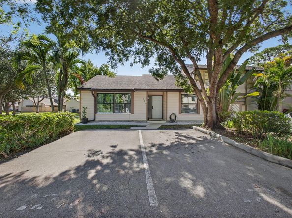 126 Sherwood Circle 12a, Jupiter FL 33458