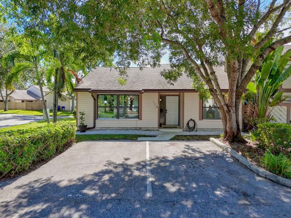 126 Sherwood Circle 12a, Jupiter FL 33458
