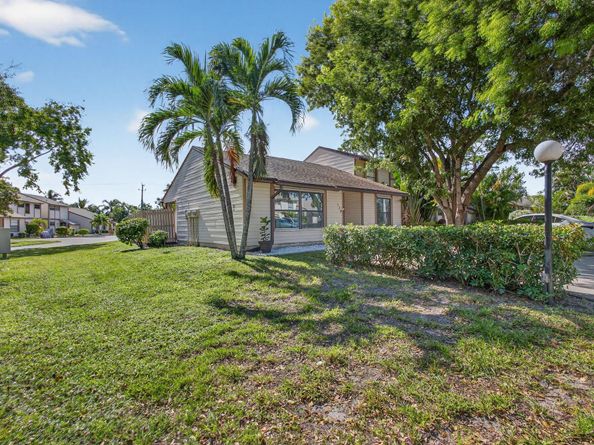 126 Sherwood Circle 12a, Jupiter FL 33458