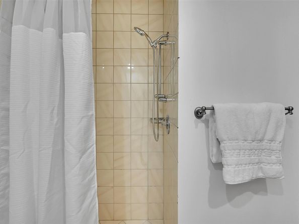 401 Farmington Dr, Plantation FL 33317