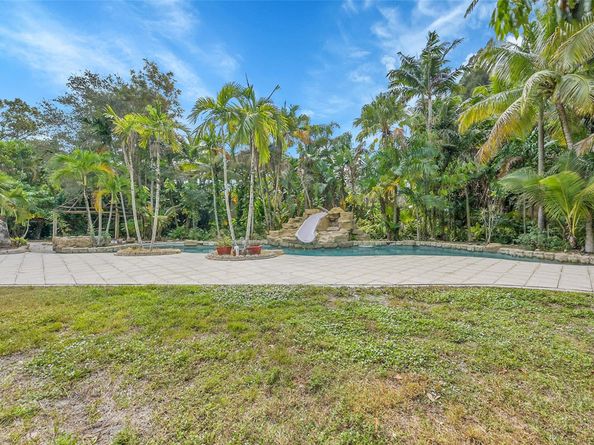 401 Farmington Dr, Plantation FL 33317