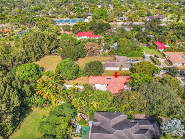 401 Farmington Dr, Plantation FL 33317