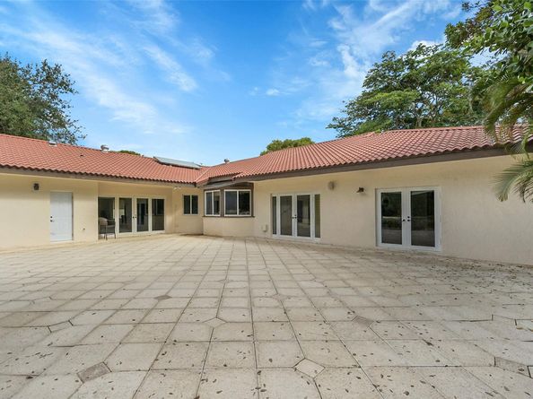 401 Farmington Dr, Plantation FL 33317