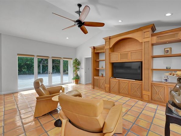 401 Farmington Dr, Plantation FL 33317