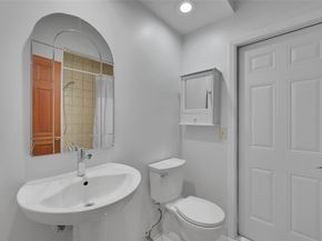 401 Farmington Dr, Plantation FL 33317