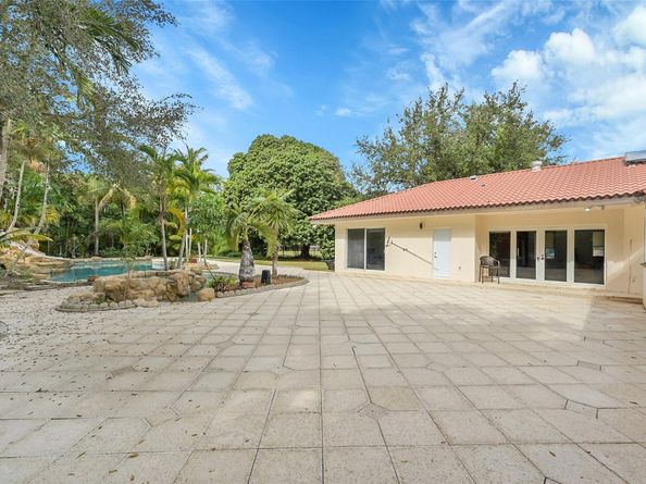 401 Farmington Dr, Plantation FL 33317