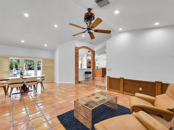 401 Farmington Dr, Plantation FL 33317