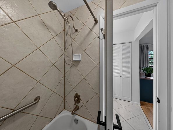 201 NE 16th Pl 104, Fort Lauderdale FL 33305