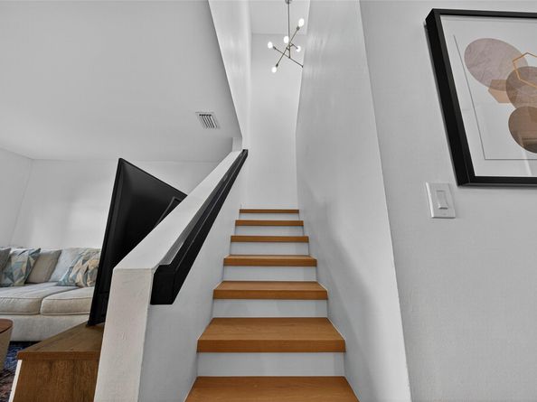 201 NE 16th Pl 104, Fort Lauderdale FL 33305