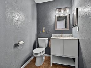 201 NE 16th Pl 104, Fort Lauderdale FL 33305