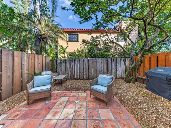 201 NE 16th Pl 104, Fort Lauderdale FL 33305