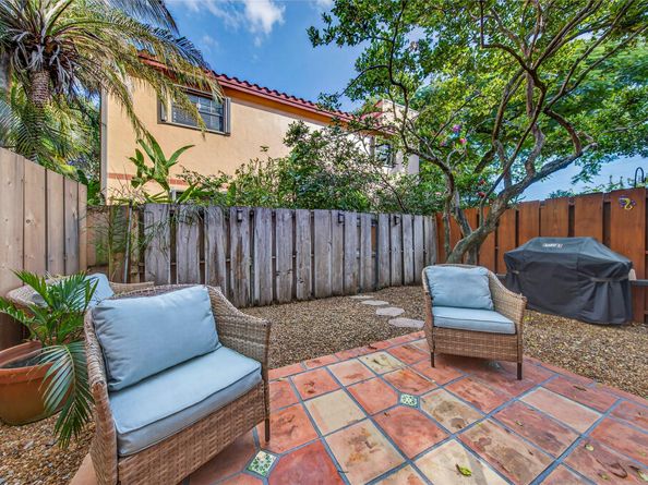 201 NE 16th Pl 104, Fort Lauderdale FL 33305