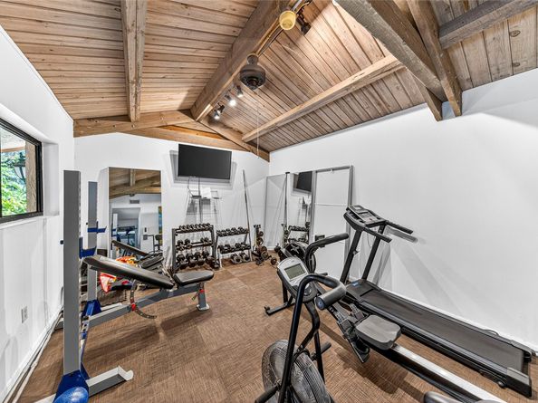 201 NE 16th Pl 104, Fort Lauderdale FL 33305