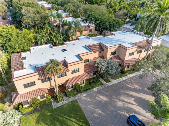 201 NE 16th Pl 104, Fort Lauderdale FL 33305