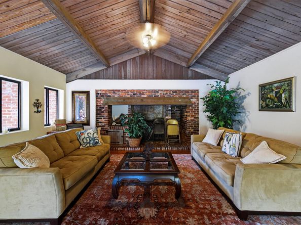 201 NE 16th Pl 104, Fort Lauderdale FL 33305