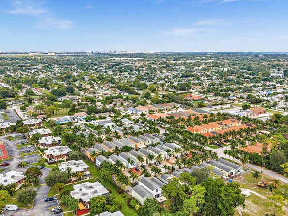 3114 Shelby Way, Palm Springs FL 33461