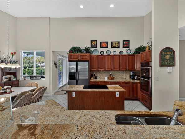 3851 NE 26th Ave, Lighthouse Point FL 33064