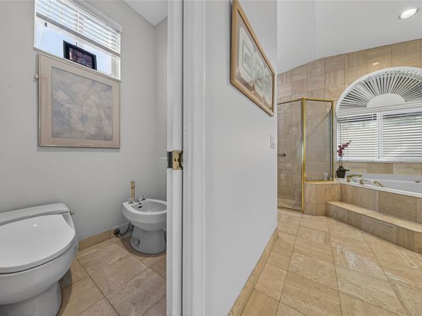 3851 NE 26th Ave, Lighthouse Point FL 33064