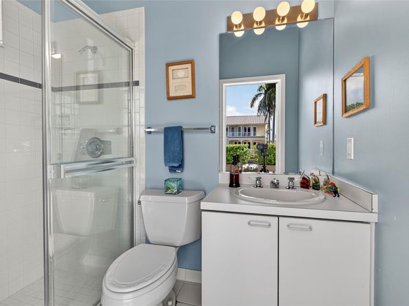 3851 NE 26th Ave, Lighthouse Point FL 33064