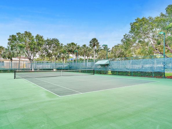 2298 NW 171st Ter, Pembroke Pines FL 33028