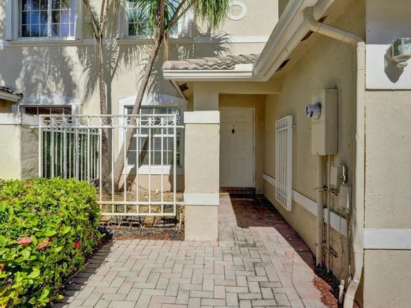 2298 NW 171st Ter, Pembroke Pines FL 33028