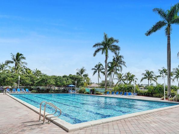 2298 NW 171st Ter, Pembroke Pines FL 33028