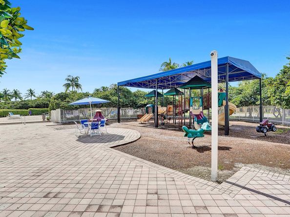 2298 NW 171st Ter, Pembroke Pines FL 33028