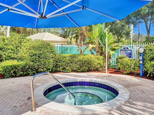 2298 NW 171st Ter, Pembroke Pines FL 33028