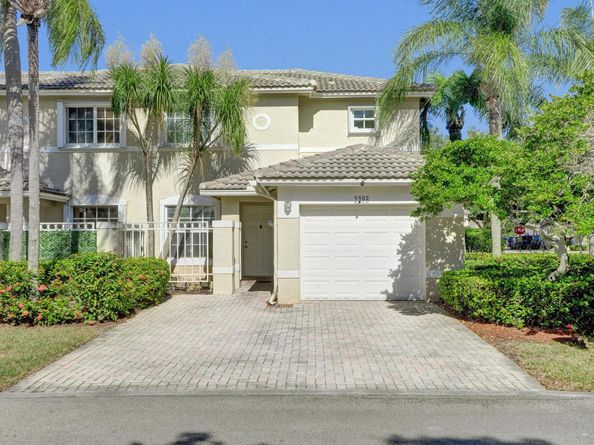 2298 NW 171st Ter, Pembroke Pines FL 33028