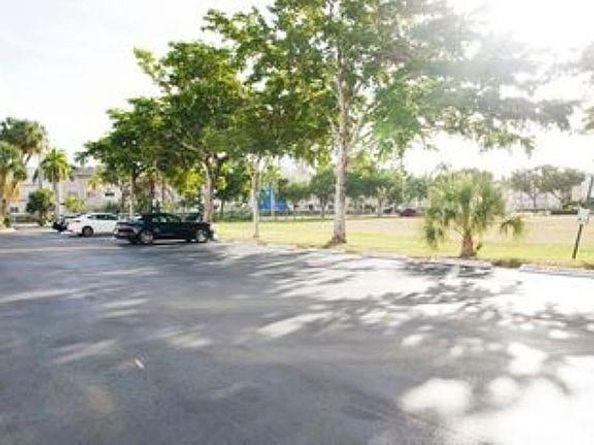 300 Layne Blvd 215, Hallandale Beach FL 33009