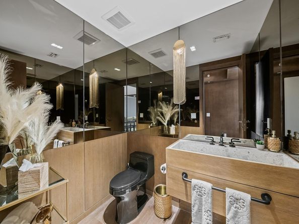 435 Bayshore Dr 703, Fort Lauderdale FL 33304