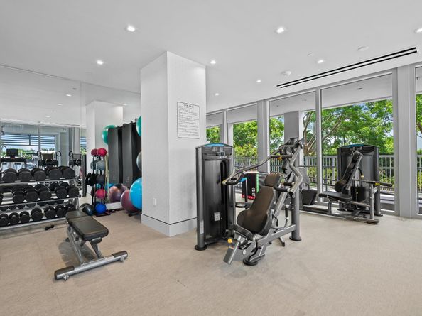 435 Bayshore Dr 703, Fort Lauderdale FL 33304