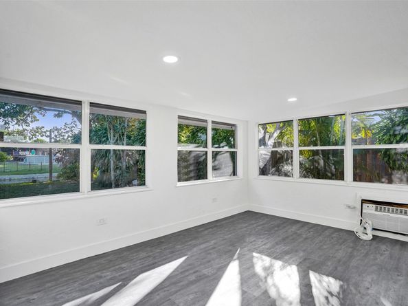 6092 NW 24th CT, Margate FL 33063